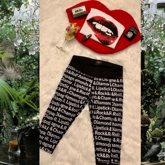 Betsey Johnson Workout  Fun Capris. - Picture 5 of 9